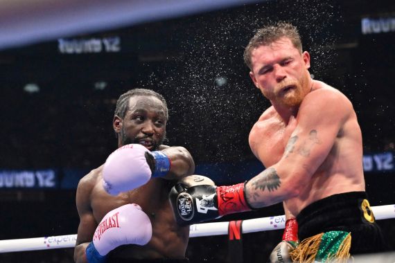 Terence Crawford Defeats Canelo Alvarez