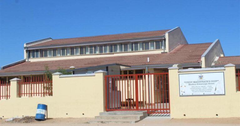 1000536135