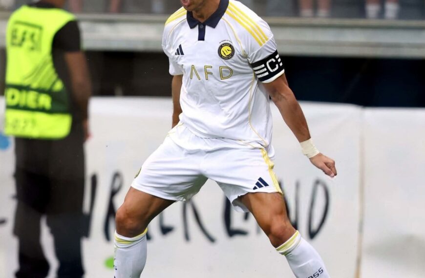 Cristiano Ronaldo become the first billionaire football player