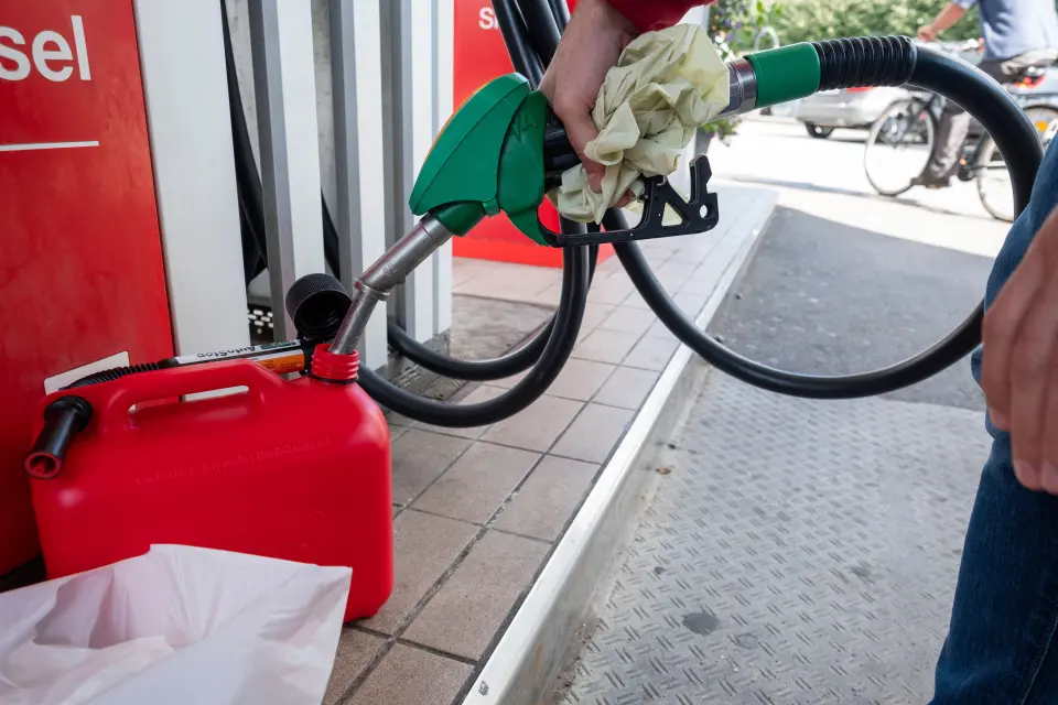 Government Clarifies Fuel Purchase Restrictions Amid Panic Buying Concerns 1 Photo Contributed