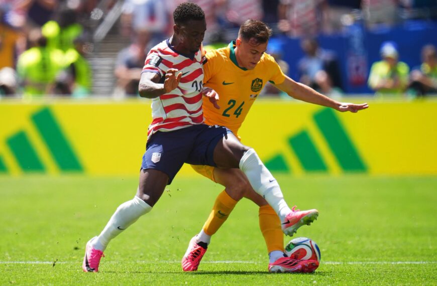 USA Defeat Australia 2–0 to Top Group D and qualify to Round of 32