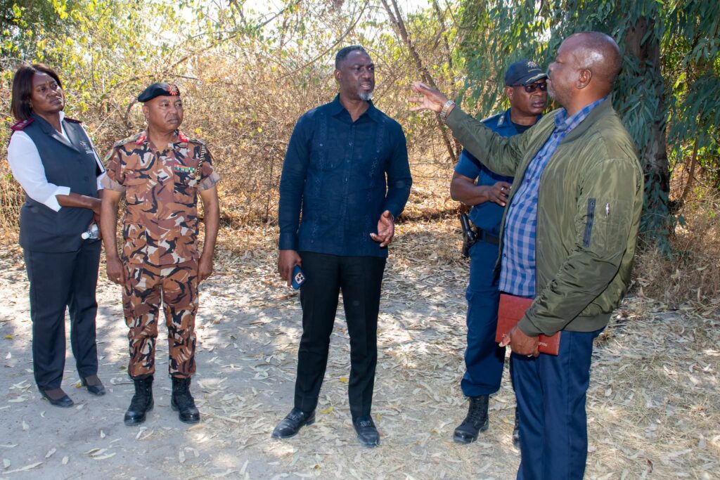 Governor hears healthcare workers' concerns during Oshakati Hospital visit 1 1000044434