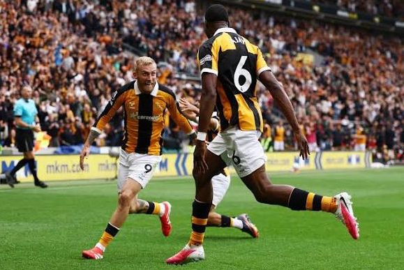 Hull City Shock Manchester United with 2-0 Victory in Premier League Opener 1 Hull City Shock Manchester United with 2-0 Victory in Premier League Opener