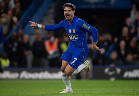 Pedro Neto Brace Fires Chelsea to 2-0 Victory Over Everton 8 Pedro Neto